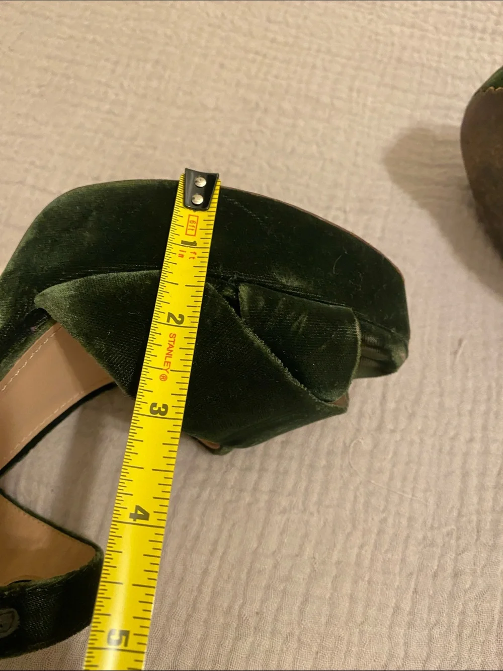 Tory Burch Dark Green Velvet Platform Sandals. Size 8.5